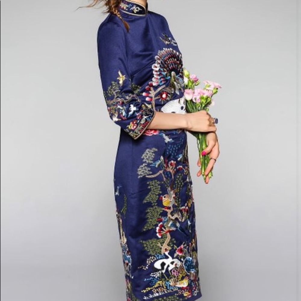 Embroidered Sheath Cheongsam - Picture 2 of 9
